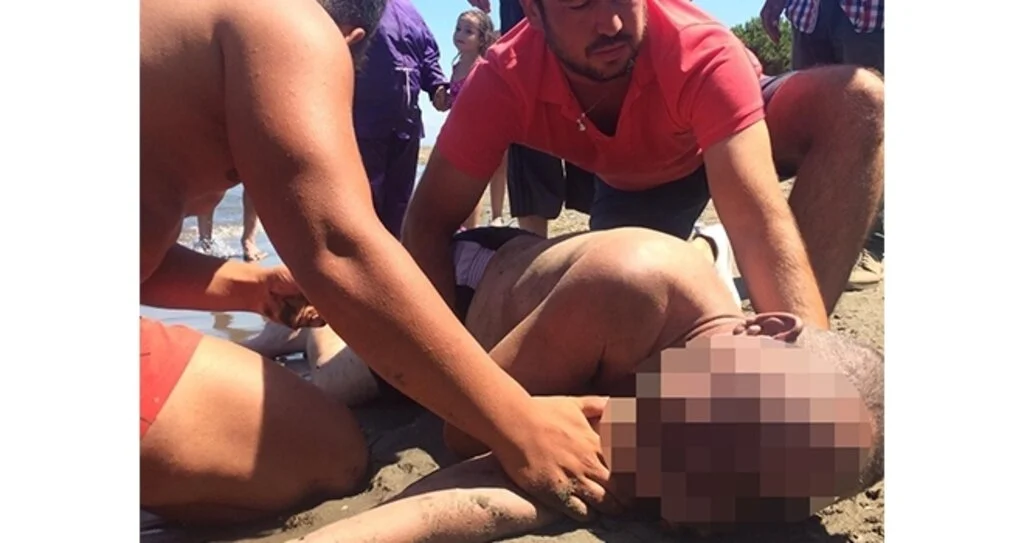 Samsun'da Boğulma tehlikesi geçiren şahsı cankurtaranlar son anda kurtardı