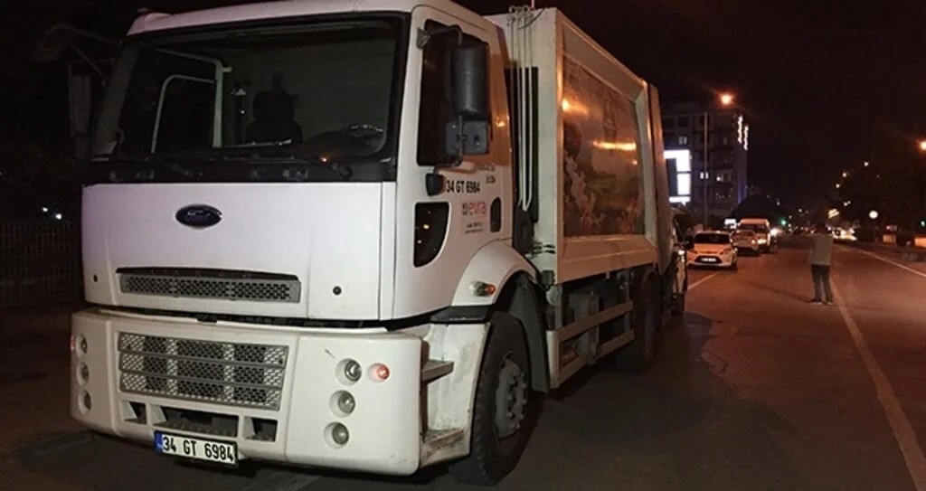 Samsun'da Otomobil 2 temizlik görevlisine çarptı