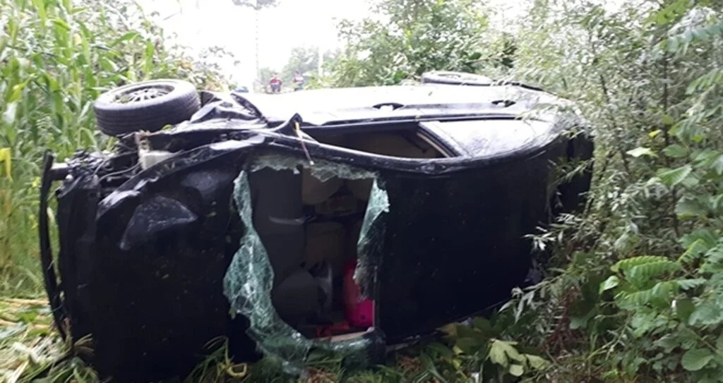 Samsun'da otomobil mısır tarlasına yuvarlandı: 4 yaralı