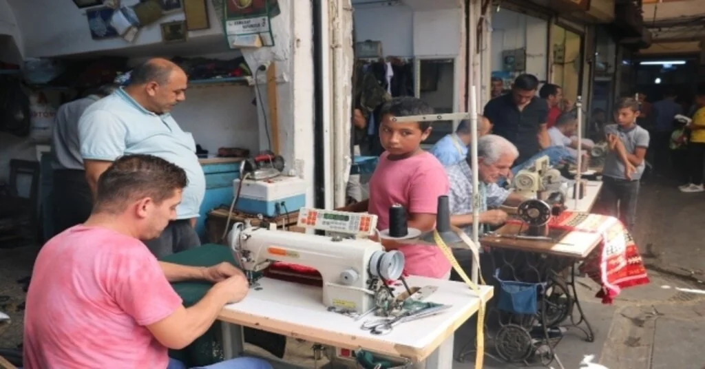 Şanlıurfada Terzilerin Yoğun Bayram Mesaisi