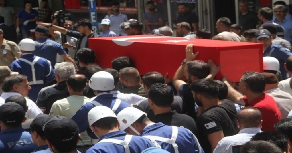 Şehit Uzman Çavuş Kıratlıyı Binlerce Kişi Uğurladı