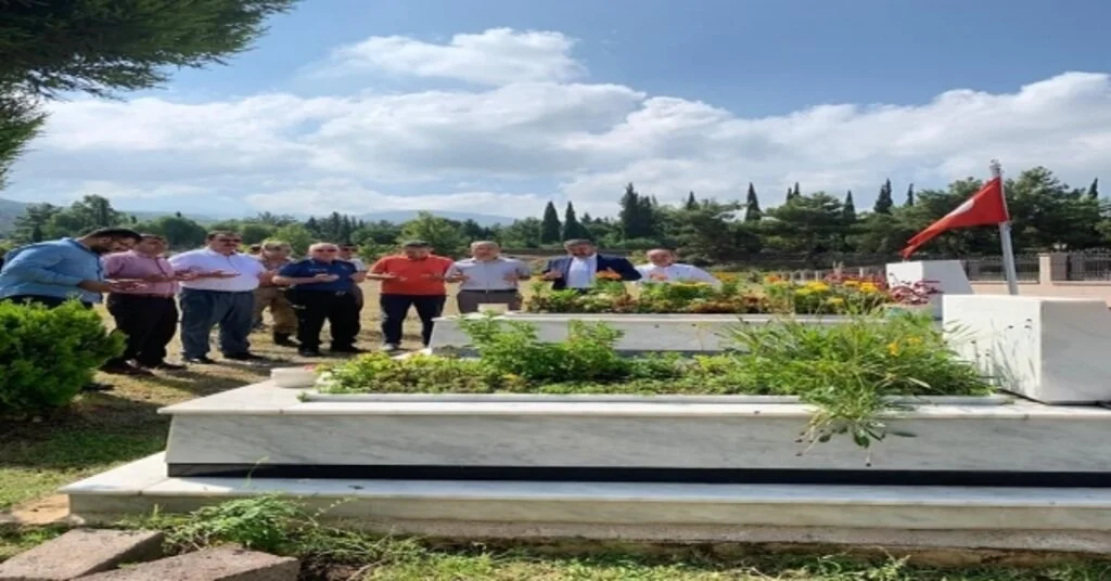 Şehitler Kabirleri Başında Dualarla Anıldı