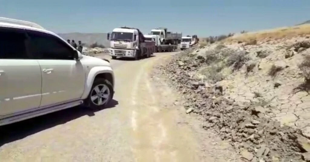 Siirtte Baraj Kapaklarının Açılmasıyla Yol Ulaşıma Kapandı, Araçlar Mahsur Kaldı