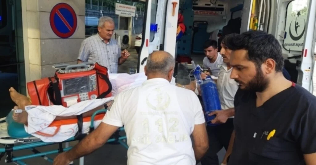 Siirtte Elektrik Akımına Kapılan Garson Ağır Yaralandı