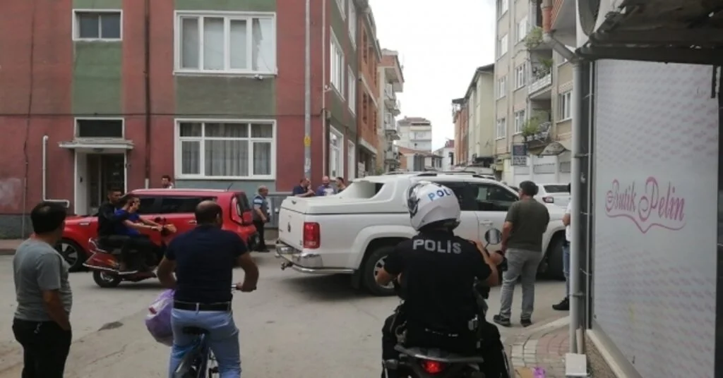Silah Sesi Mahalleyi Sokağa Döktü