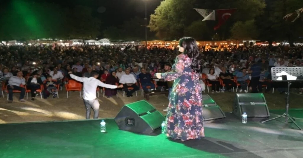 Simavda ‘Türk Halk Müziği Coşkusu