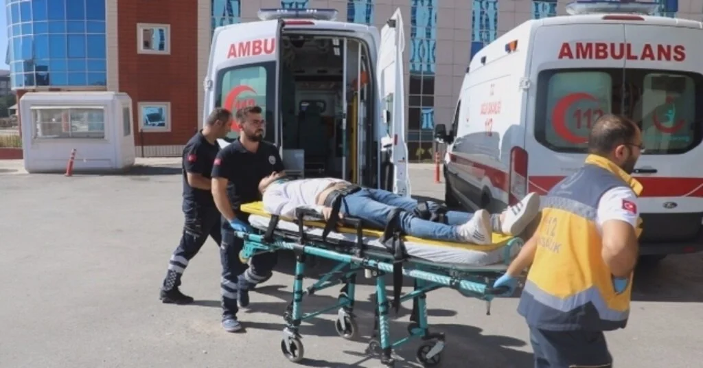 Sivasta İki Otomobil Çarpıştı, Faciadan Dönüldü