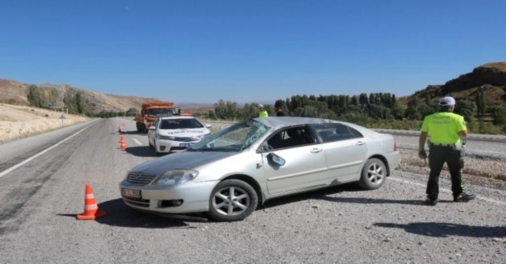 Sivasta Trafik Kazası: 2 Yaralı