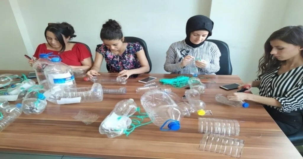 Sokak Hayvanlarına Su İle Mama Bırakıldı