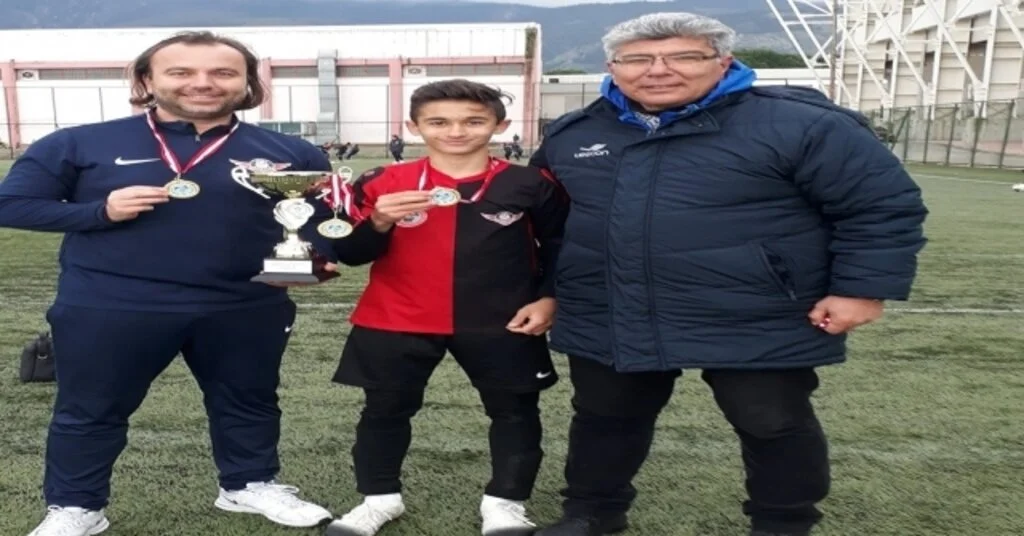 Somalı Genç 14 Yaşında Fenerbahçeye Transfer Oldu