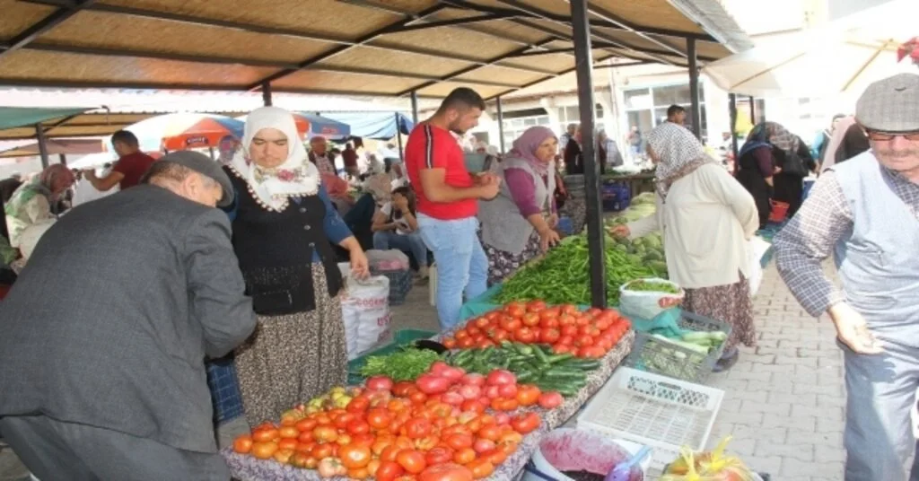 Şuhutta Yöresel Pazara Yoğun İlgi