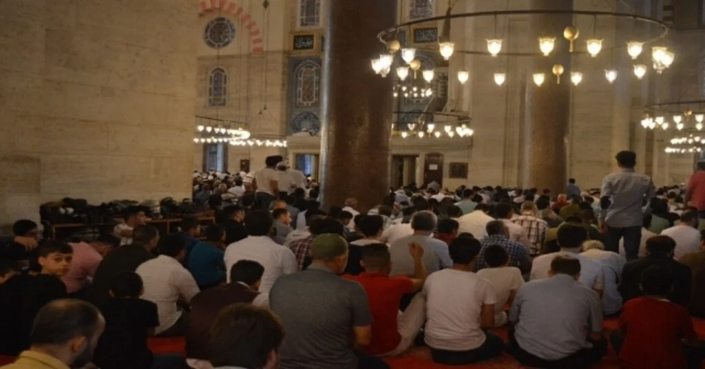 Süleymaniye Camiinde Bayram Namazı Sonrası Sıcak Çorba İkramı
