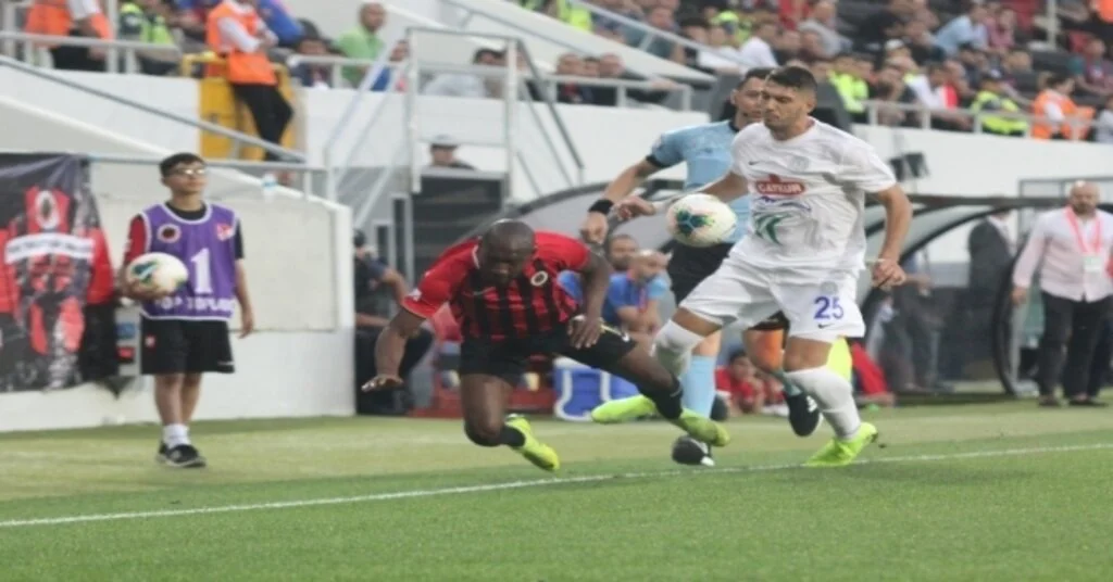 Süper Lig: Gençlerbirliği: 0 - Çaykur Rizespor: 0 (İlk Yarı)