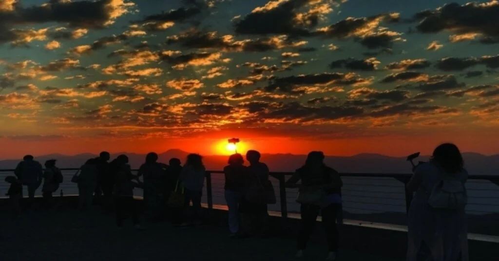Tahtalı Dağı Zirvesinde Turistlerin Gün Batımı Keyfi
