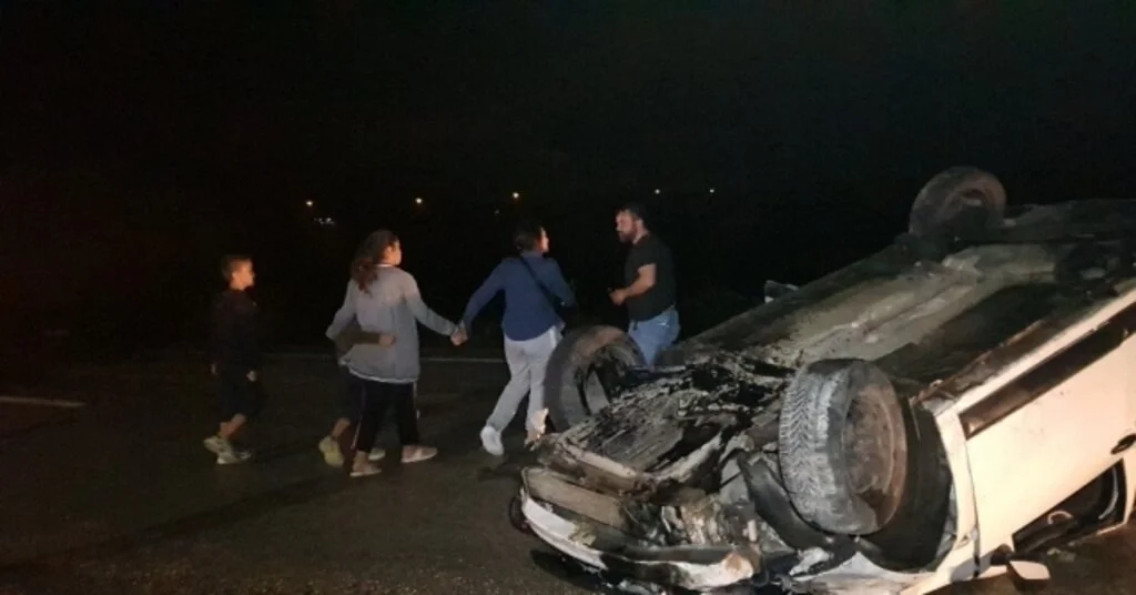Takla Atan Aracı Fark Edip Durmak İsteyen Sürücü Direksiyon Hakimiyetini Kaybedip Kaza Yaptı: 2Si Çocuk 5 Yaralı