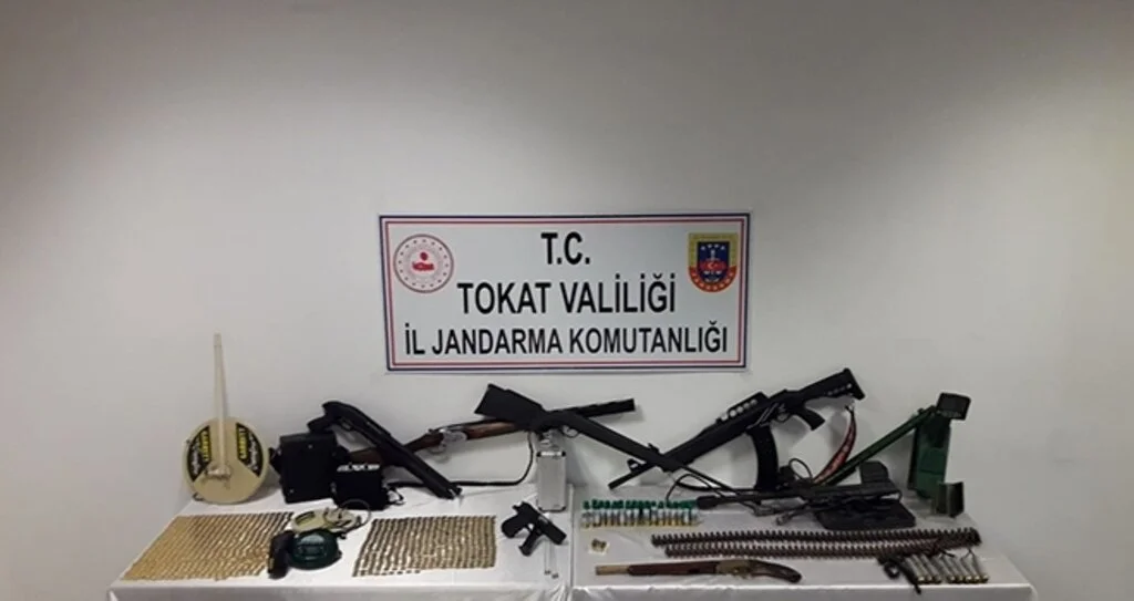 Tarihi eser aranan evden makineli tüfek mermisi çıktı 