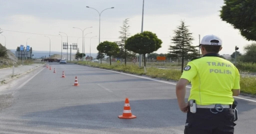 Tavşanlıda Kırmızı Işıkta Geçen Araçlara 8 Bin 503 Tl Ceza Kesildi