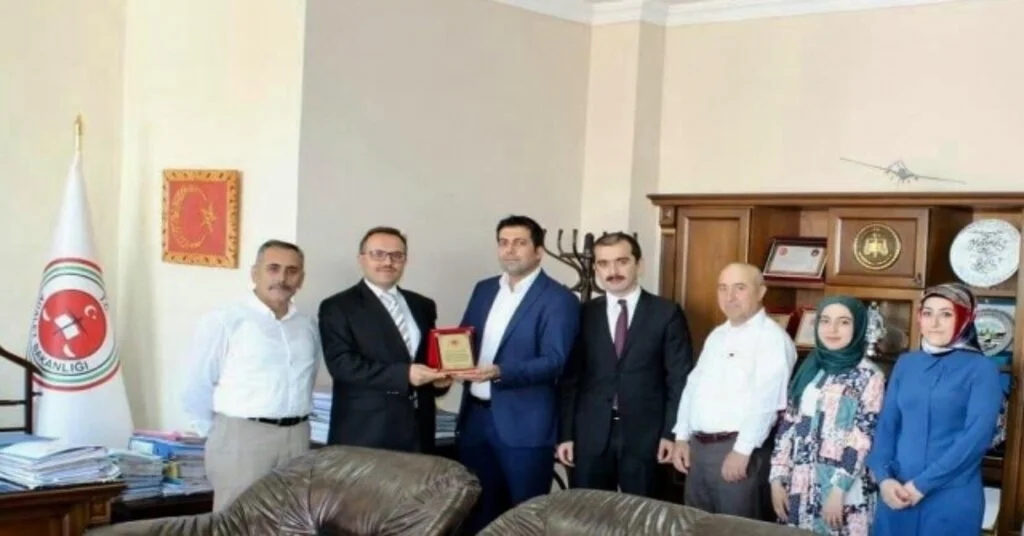 Tayini Çıkan Zabıt Katibine Başarı Plaketi