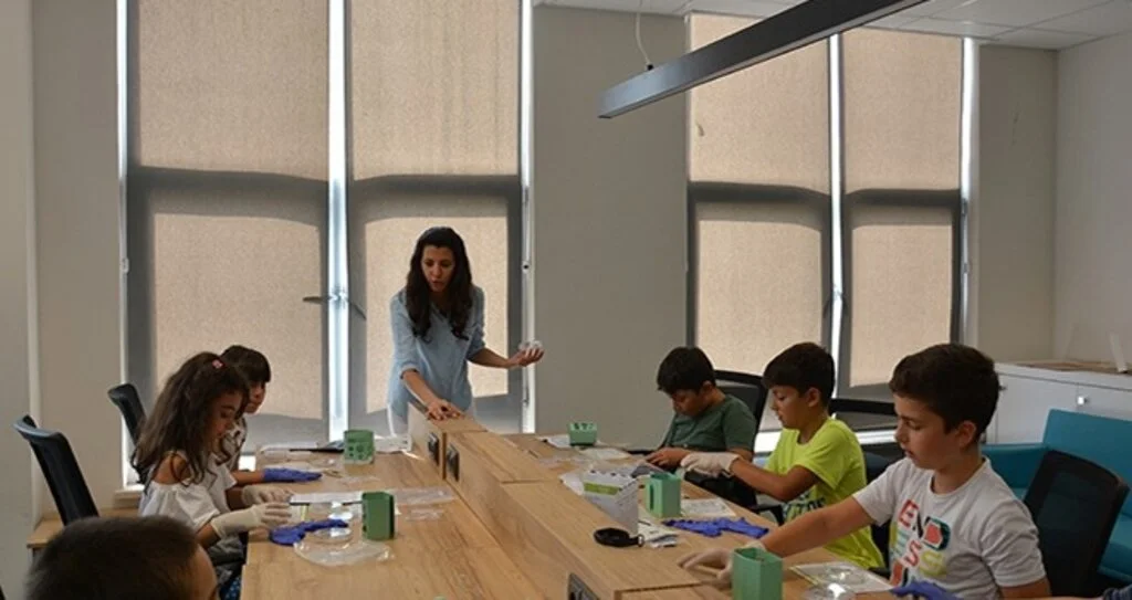 Teknopark’ta çocuklar bilimle tanıştı