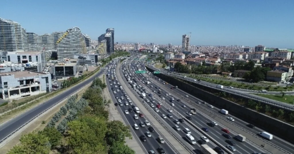 Tem Otoyolunda Oluşan Bayram Yoğunluğu Havadan Görüntülendi