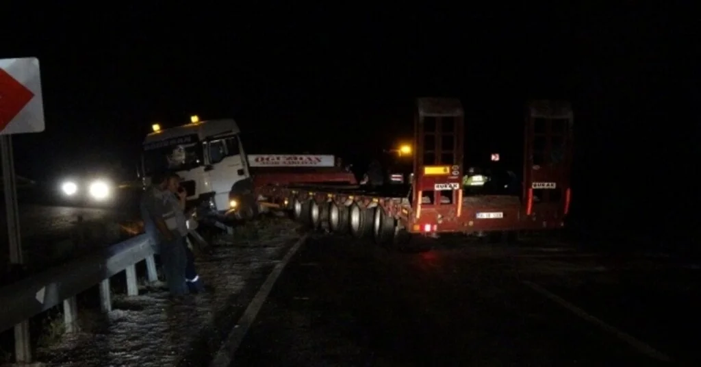 Tokatta Yola Dökülen Yağ Kazaya Neden Oldu: 2 Yaralı