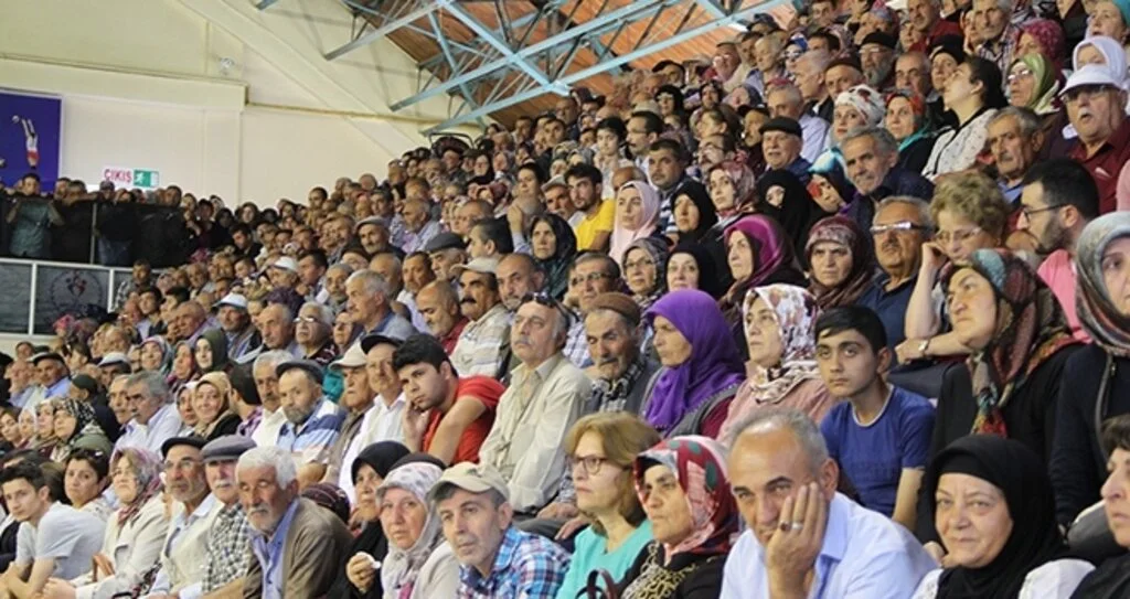 TOKİ’nin kura çekiminde izdiham 