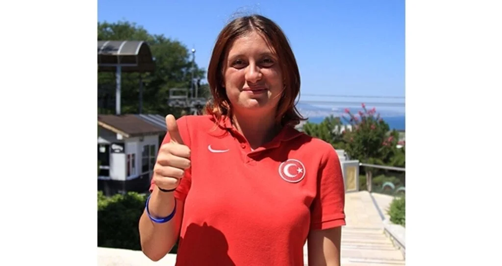 Topuz yaptığı saçları, dünya şampiyonluğuna mani oldu