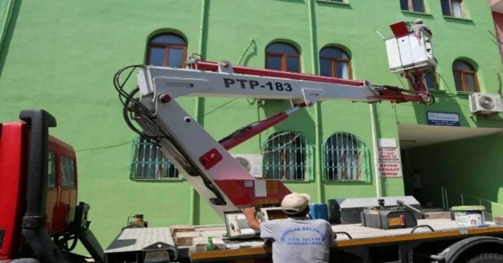 Toroslarda Cami Ve Sosyal Tesislere Bakım Yapılıyor