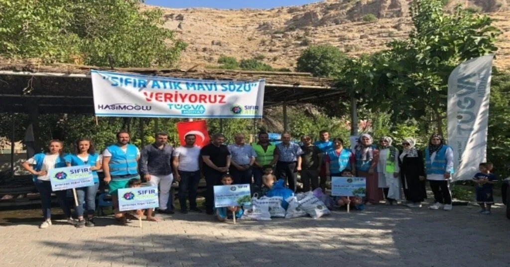Tügvalı Gençler Beyazsuda Çöpleri Temizledi