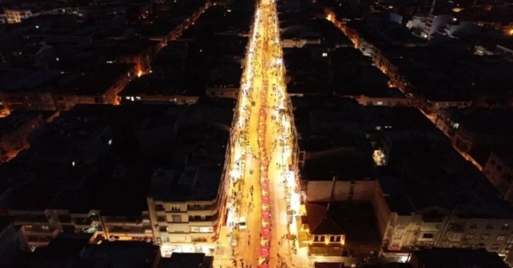 Turgutluda 970 Metrelik Atatürk Ve Türk Bayrağı Korteji
