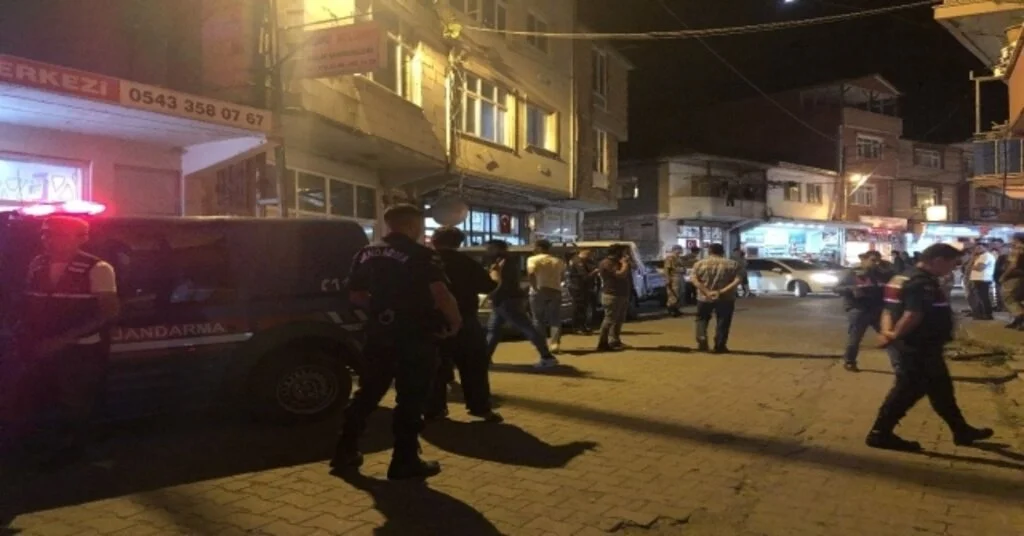 Tuvalet Sırasında Taşlı Sopalı Kavga
