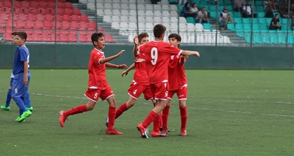 U13 Farka Koştu Genk Ekibi İzledi