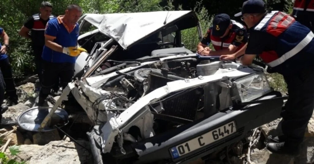 Uçuruma Yuvarlanan Otomobilde Bulunan 2 Kişi Öldü