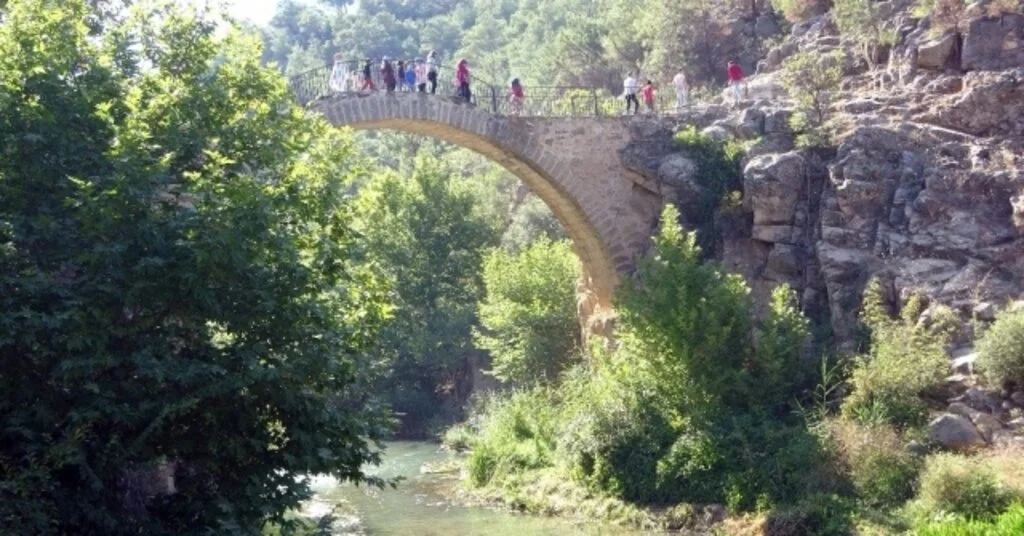 Uşaktaki 2 Bin 500 Yıllık Clandras Köprüsü Kentin Yeni Turizm Merkezi Oldu