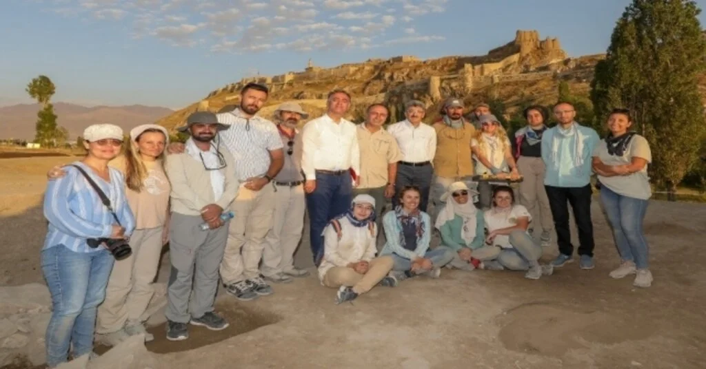 Vali Bilmez, Van Kalesindeki Kazı Alanında İncelemelerde Bulundu