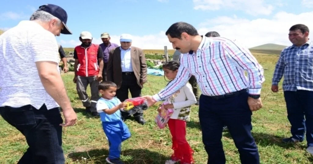 Vali Masatlı, Çıldır Yaylalara Çıkan Vatandaşları Ziyaret Etti, Sorunlarını Dinledi