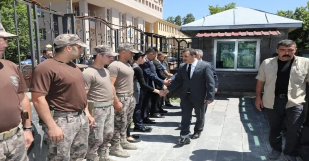 Vali Öksüzden Şehitlik Ve Polis Merkezi Ziyareti