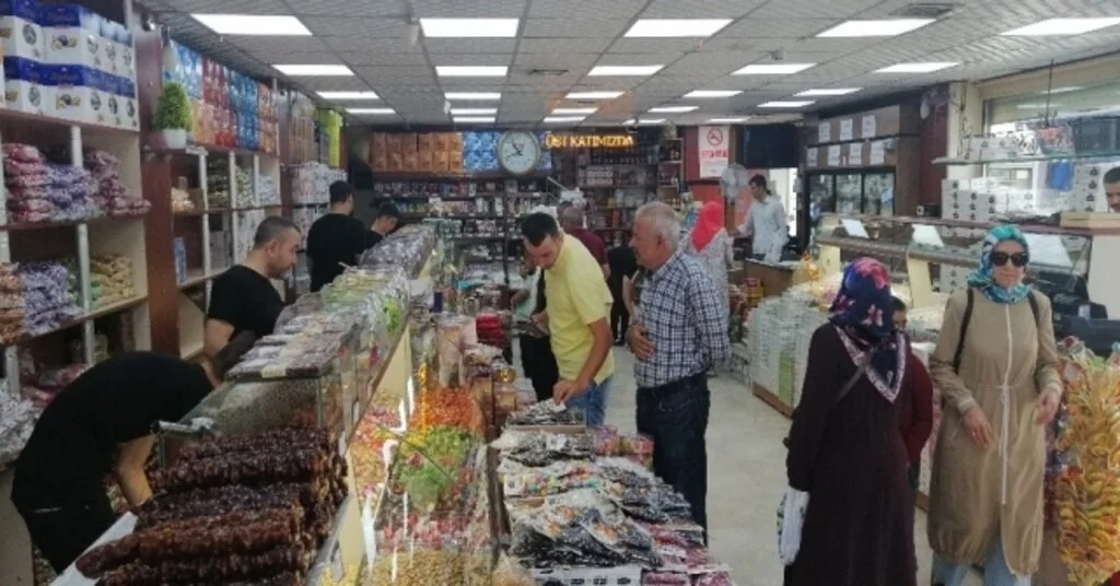 Vatandaşlara Merdiven Altı Şeker Uyarısı: “365 Gün Bu İşi Yapan Yerlerden Şekerlerinizi Alın”