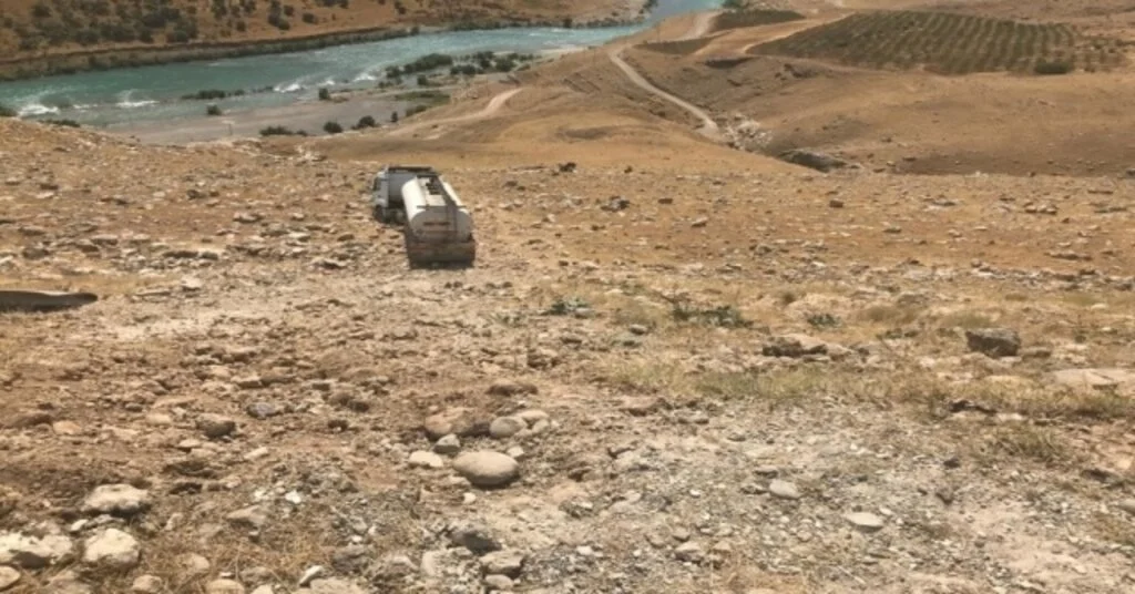 Virajı Alamayan Kamyon Yoldan Çıkıp, 350 Metre Aşağıya İndi