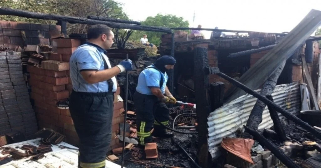Yanan Dandır Evi Kullanılmaz Hale Geldi