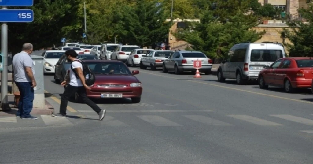 Yayalara Öncelik Vermeyen Sürücülere Ceza Yazıldı