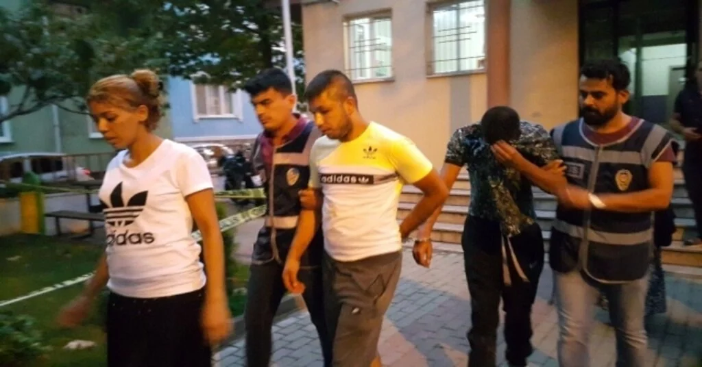Yıllar Önceki Uyuşturucu Husumeti İçin Ev Basıp Adam Bıçakladılar