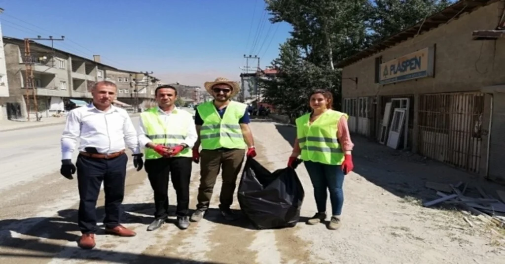 Yüksekova Belediyesinden Çevre Temizliği