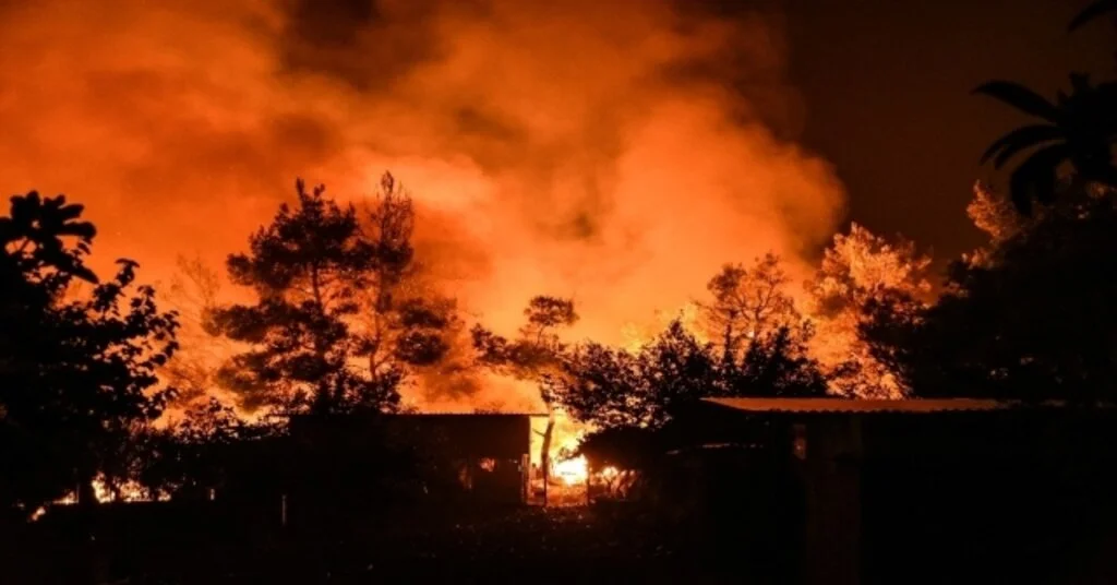 Yunanistandaki Orman Yangını Devam Ediyor: 8 Yaralı
