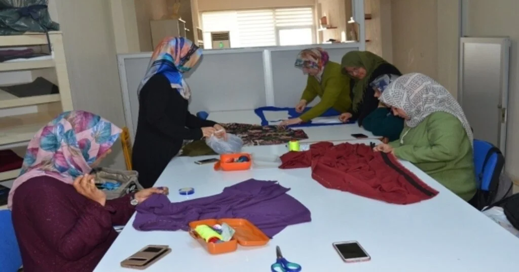Yunusemreli Kadınlar Kurslara Yoğun İlgi Gösteriyor