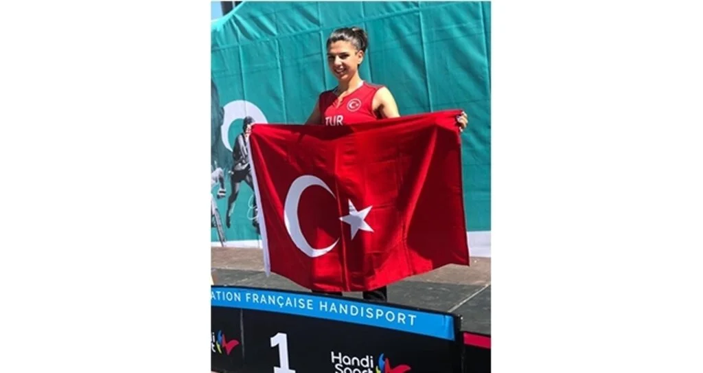 Zafer Bayramında Anlamlı Madalya