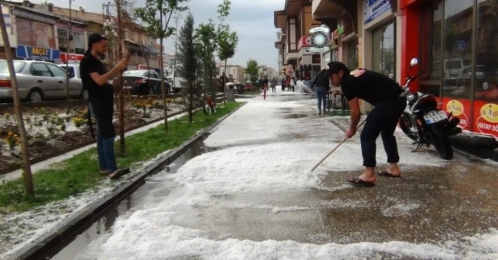 15 Dakika Devam Eden Dolu Ercişi Bu Hale Getirdi