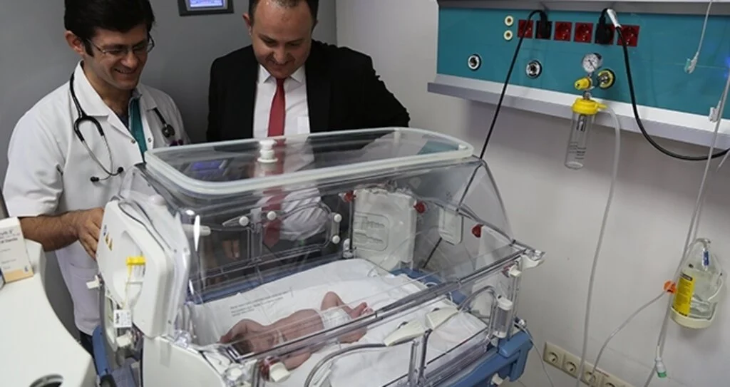 650 gram doğan Umut  bebek hayata tutundu