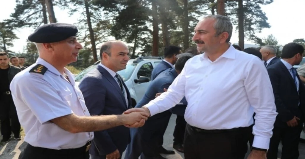 Adalet Bakanı Gül, Aladağ Gençlik Kampını Ziyaret Etti