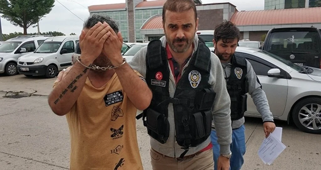 Adamlar uyuşturucu cephaneliği çıktı!